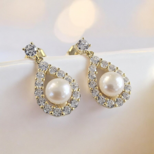 Orecchini in argento con perle