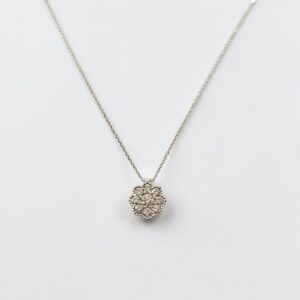 Collana in oro 18kt con diamanti