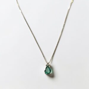 Collana in oro 18kt con diamanti e smeraldo