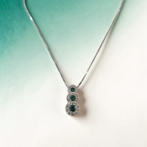 Collana in oro 18kt con diamanti e smeraldi