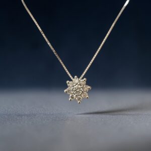 Collana in oro bianco 18kt con pendente " Fiore " di diamanti olla