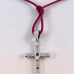 Croce in argento con cordoncino