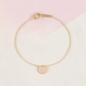 Bracciale in oro 18kt con medaglia lettera A