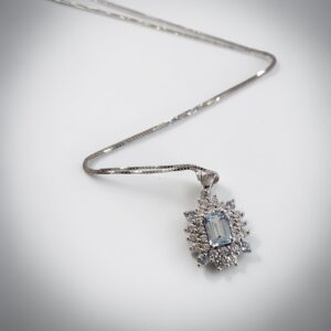 Collana in oro 18kt con diamanti e acquamarina